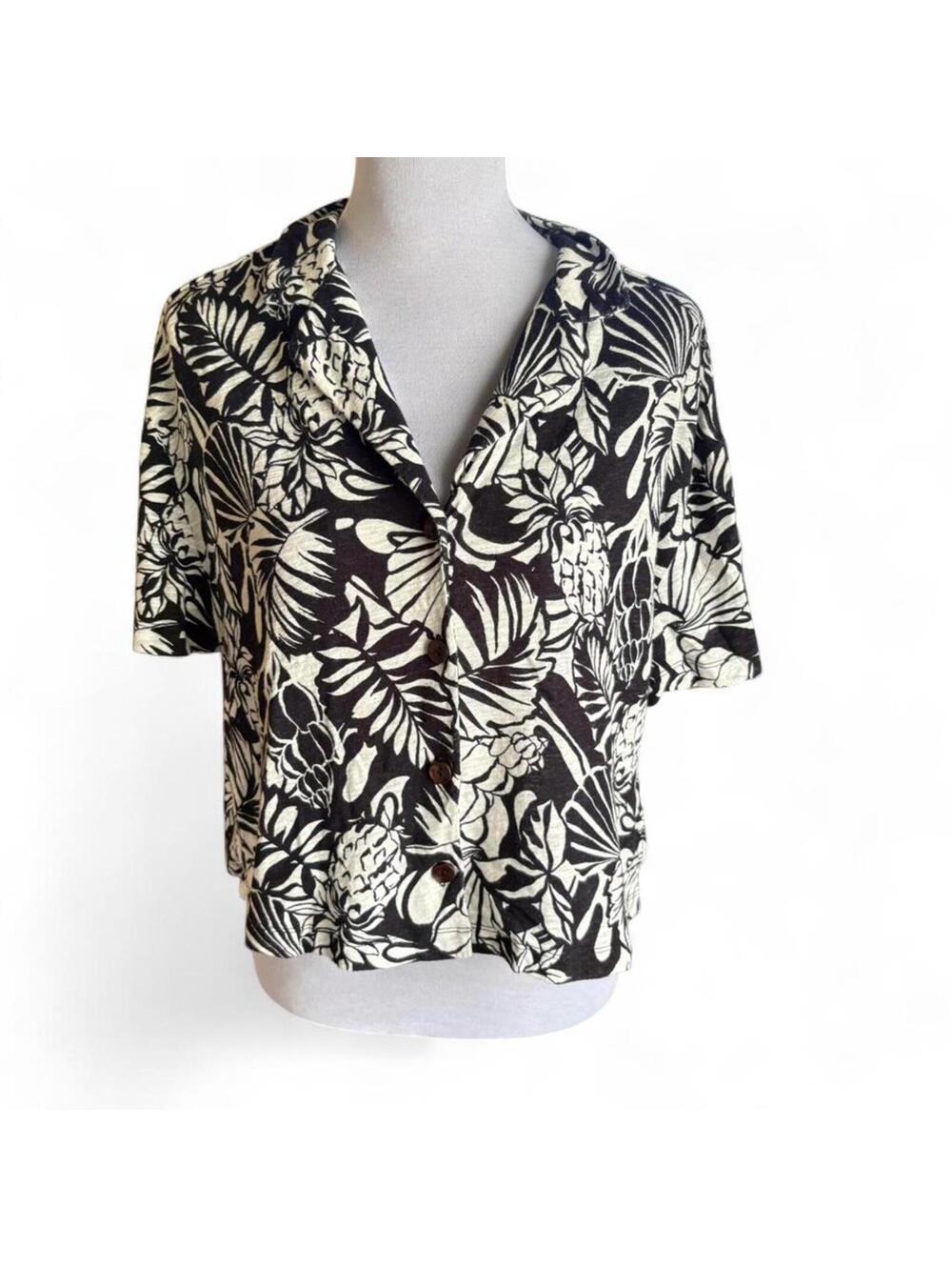 Nicole Miller black and white floral button up blouse Size M